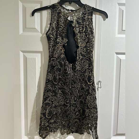 Black and gold dress - Picture 2 of 7